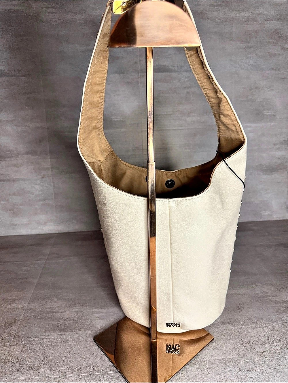 Madden NYC Studded Bucket Shoulder Bag White NWT - Picture 2 of 12
